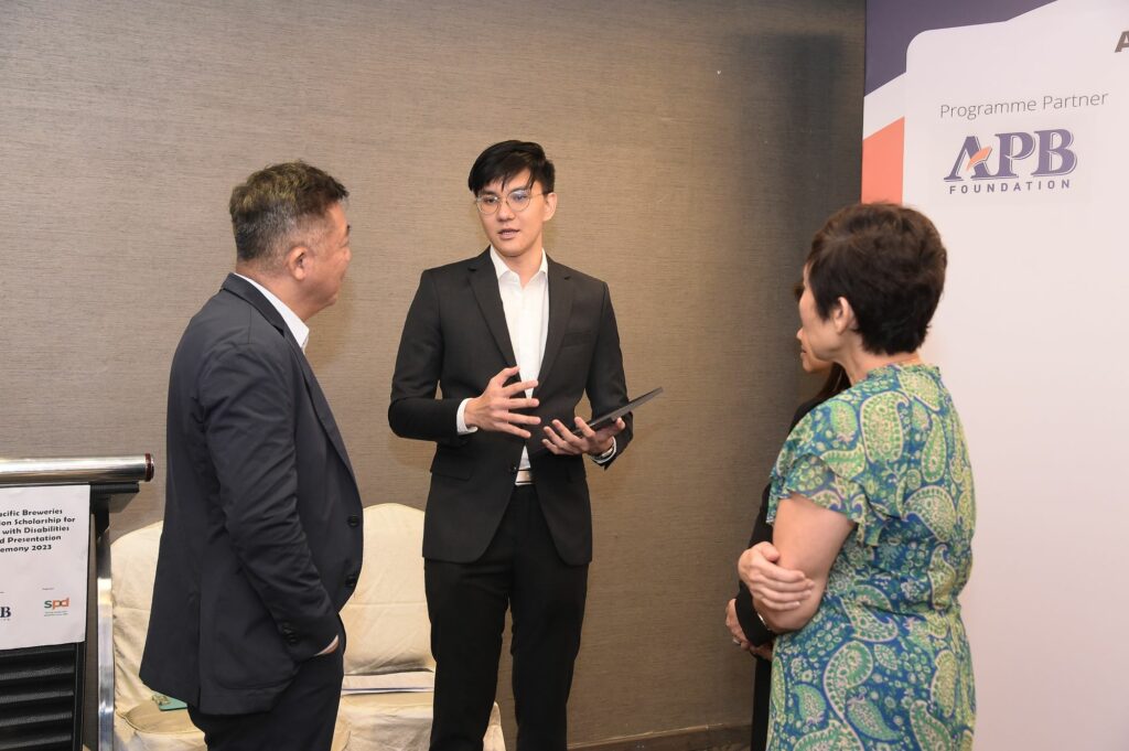 Bjorn in a discussion with Mr Kenneth Choo and representatives from S P D